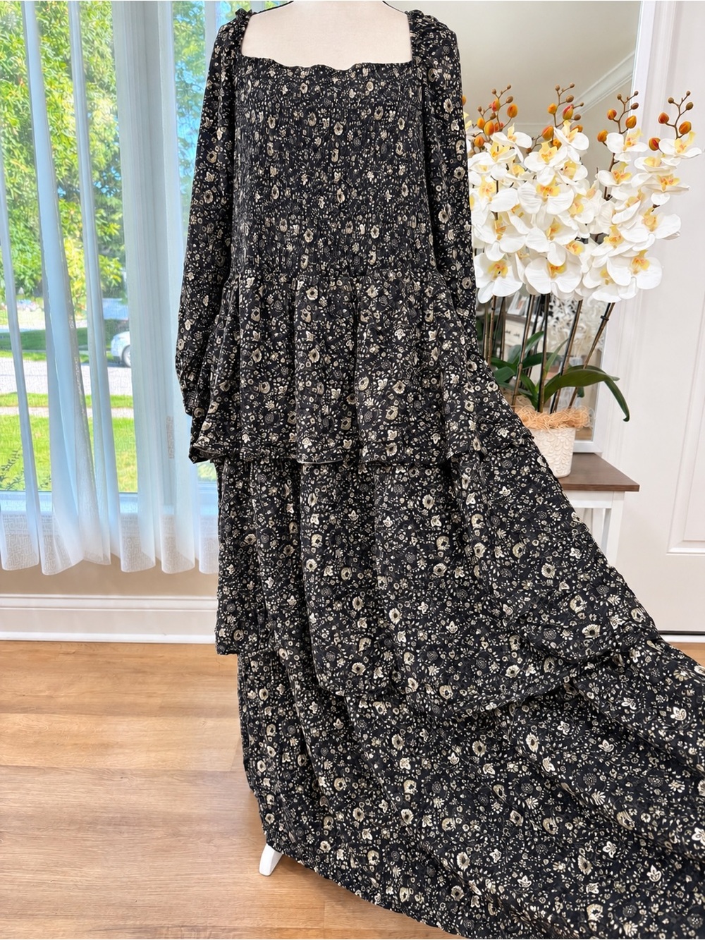 Dress Women’s City Chic Black Floral Maxi 100% Viscose 3X Long Sleeve Tiered